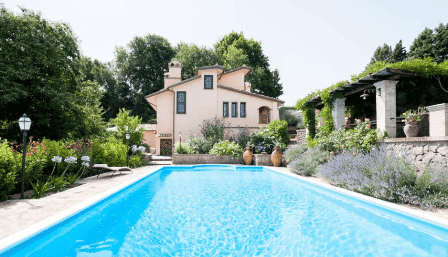 Pool mit Ferienhaus Olivella