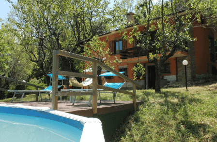 Pool mit Ferienhaus Mombaroccio